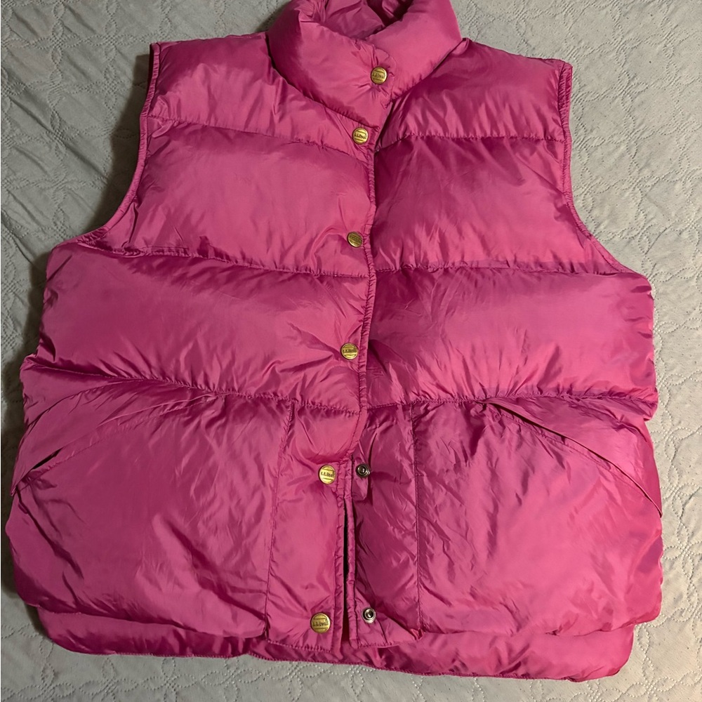 L.L.Bean VTG Y2K goose down puffer vest Raspberry Color Snap
Button Sz M
